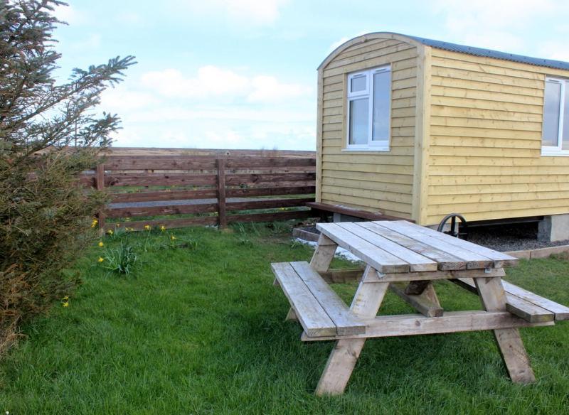 Hillside Camping Pods And Shepherd'S Hut วิค ภายนอก รูปภาพ